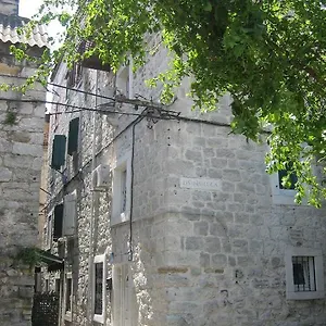 https://split-central-guesthouse.splithotels.org